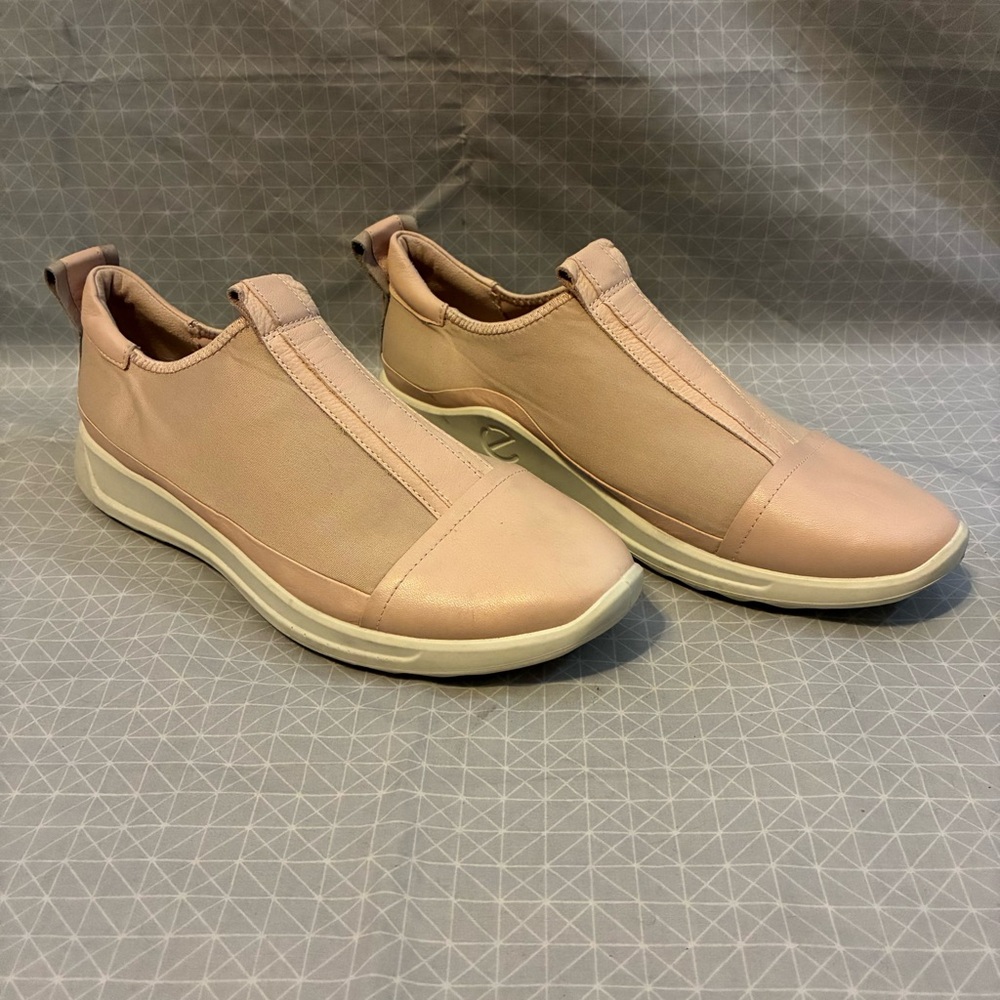 Ecco Flexure Runner Slip-On Sneakers in Rose Dust 42